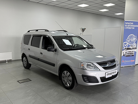 Lada (ВАЗ) Largus Luxe (7 мест), 2019 года, пробег 106000 км